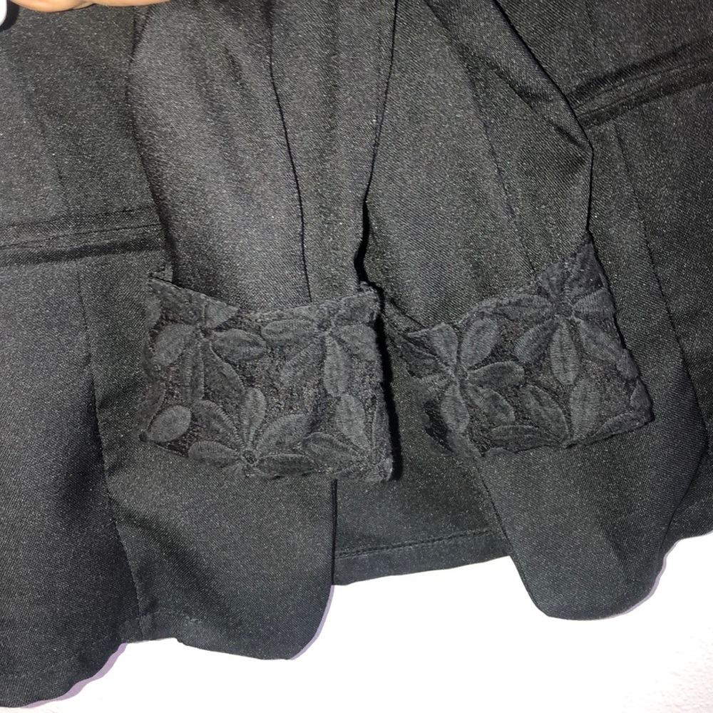 Blazer - Picture 4 of 5